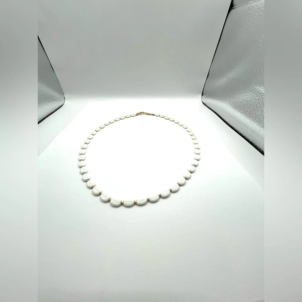 Napier Classic White Oval Bead with Gold Bead Necklace 24” Lightweight - Picture 5 of 8